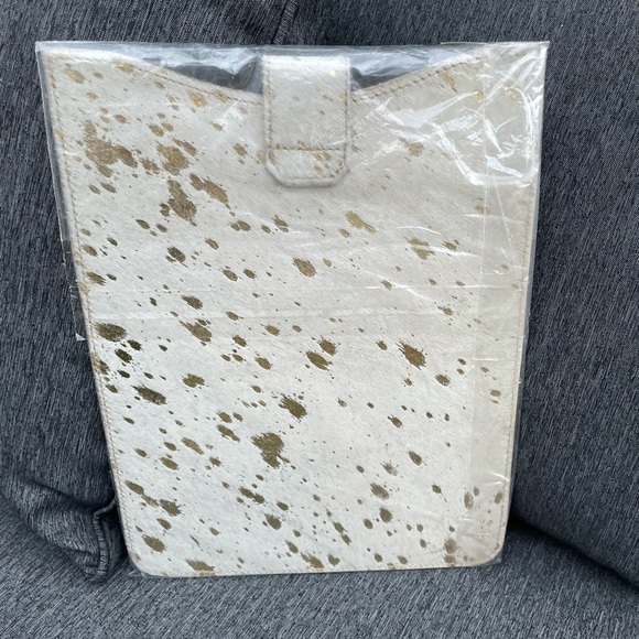 Myra Bag I-Pad Cover - Picture 2 of 4